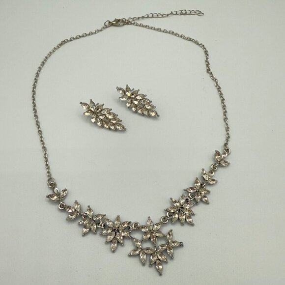 Elegant Silver Floral Necklace and Earring Set - Picture 1 of 10